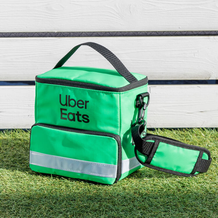Uber Eats 配達用バッグ型 2WAY ポーチを抽選で5名様にプレゼント!
